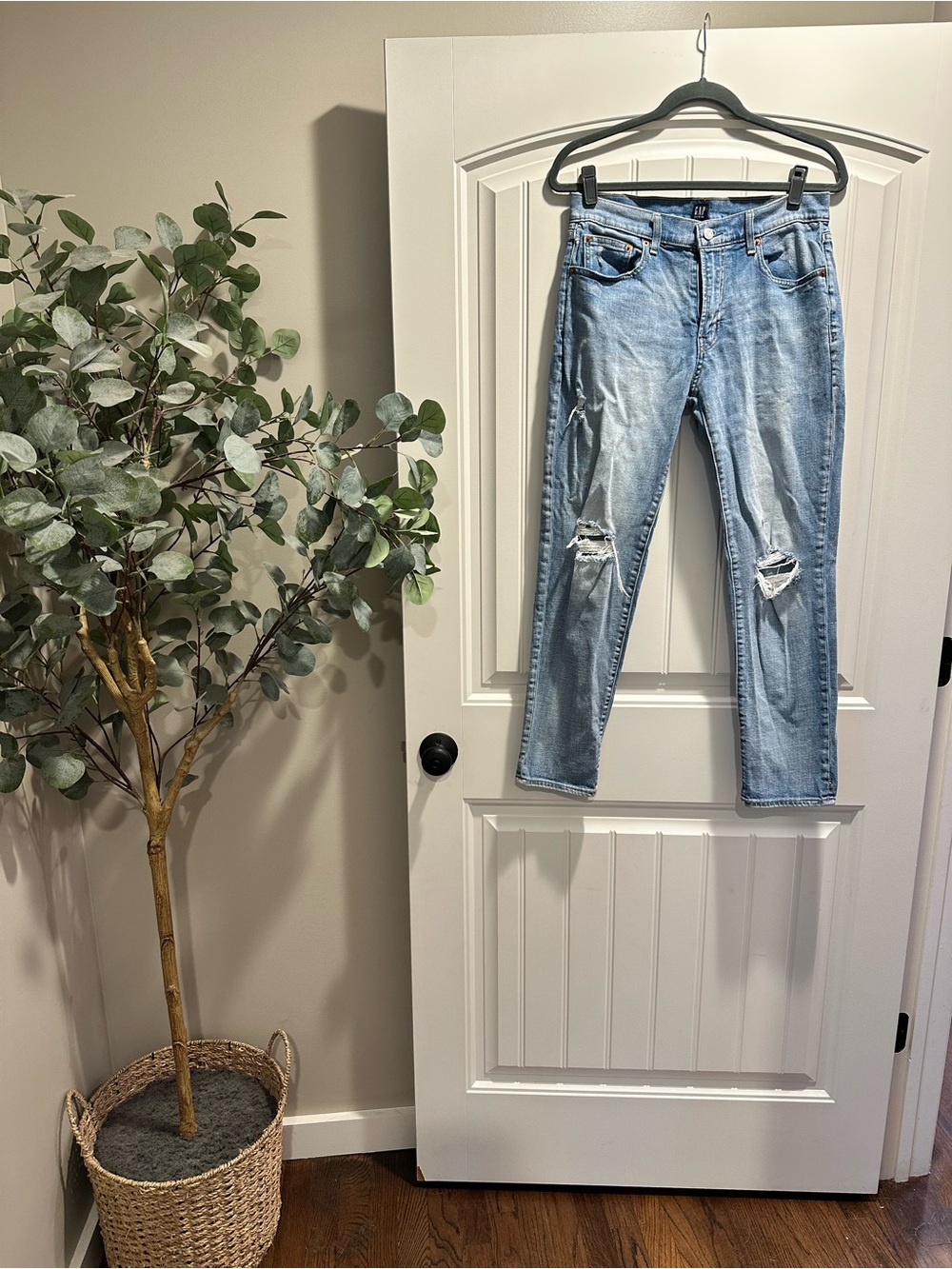 GAP Best Girlfriend Jeans 28 Distressed Ripped Medium Wash Denim
